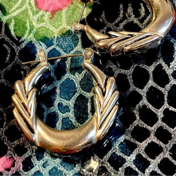 Silver chevron hoop earrings - Picture 1 of 6